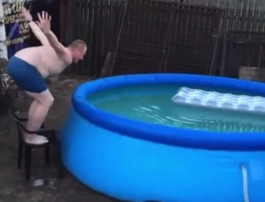 Επικές γκάφες σε πισίνες που σίγουρα...πόνεσαν λίγο (βίντεο)